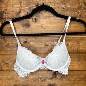 ✨La Senza Beyond Sexy White Lace Bra - Size 32B✨